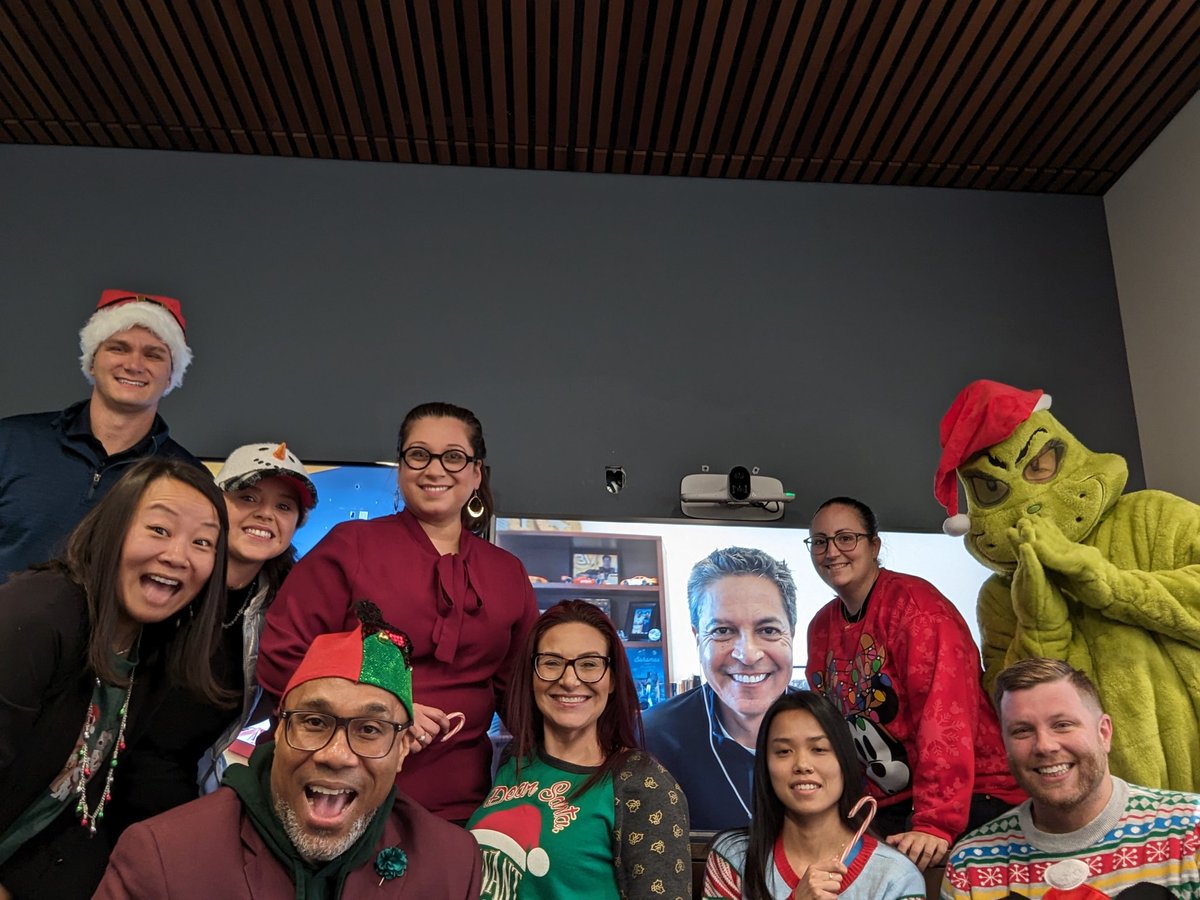 When the Grinch crashes your meeting, you snap a pic with them! 🎁 @cpickjr @JosieCastroGar1 @StacieMcGraw @AivyLeague @bpioli22