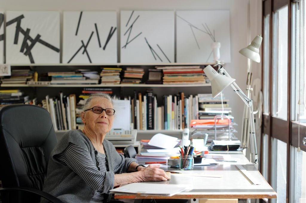 I am shocked to learn that Vera Molnar the legendary pioneer of generative art has passed last night.