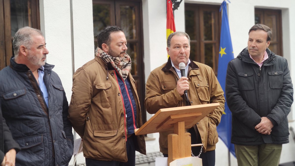 RSAracena's tweet image. 🌰 Inauguración Feria de la #castaña de #Fuenteheridos 

#laradioenlacalle🎙📸 #RSAracena #detodoydetodos