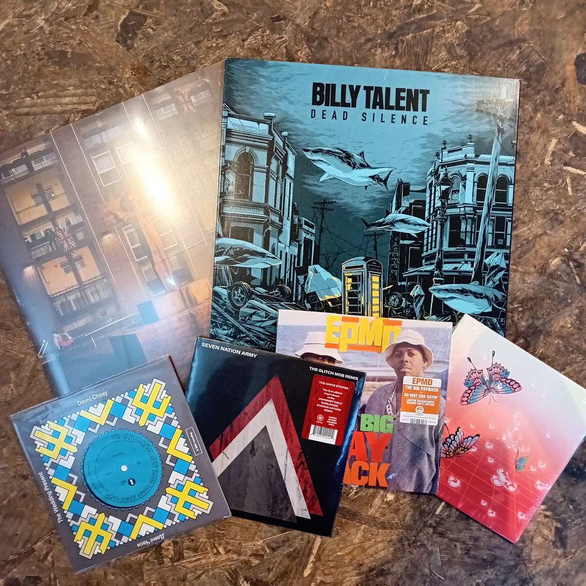 whistle_shop's tweet photo. !!!🎄SALE 🎄!!!
Check out our SALE COLLECTION for a selection of reduced items from as little as £5.

The perfect stocking filler/Secret Santa gift!

https://t.co/a8tDiZEOx7
#vinyl #recordstores #cheapvinyl https://t.co/HRwOENcZM9