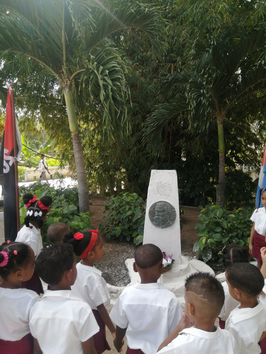 CRangildo's tweet photo. Rendimos homenaje en Tarja de Antonio Maceo Grajales del poblado, dando atención al trabajo político idiológico y la formación de valores patrióticos de nuestros niños y niñas. https://t.co/nsPTkCm68x