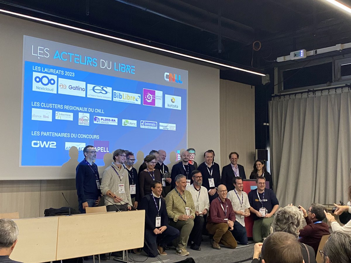 🏆 Retour sur la 1ère journée de #OSXP2023 : Les vainqueurs du concours « Les acteurs du Libre » remis par les experts du @cnll_fr, pour leur contribution au développement de l'Open source ! 👏 Grand bravo à eux et à tous les participants ! #concours #opensource #logiciellibre