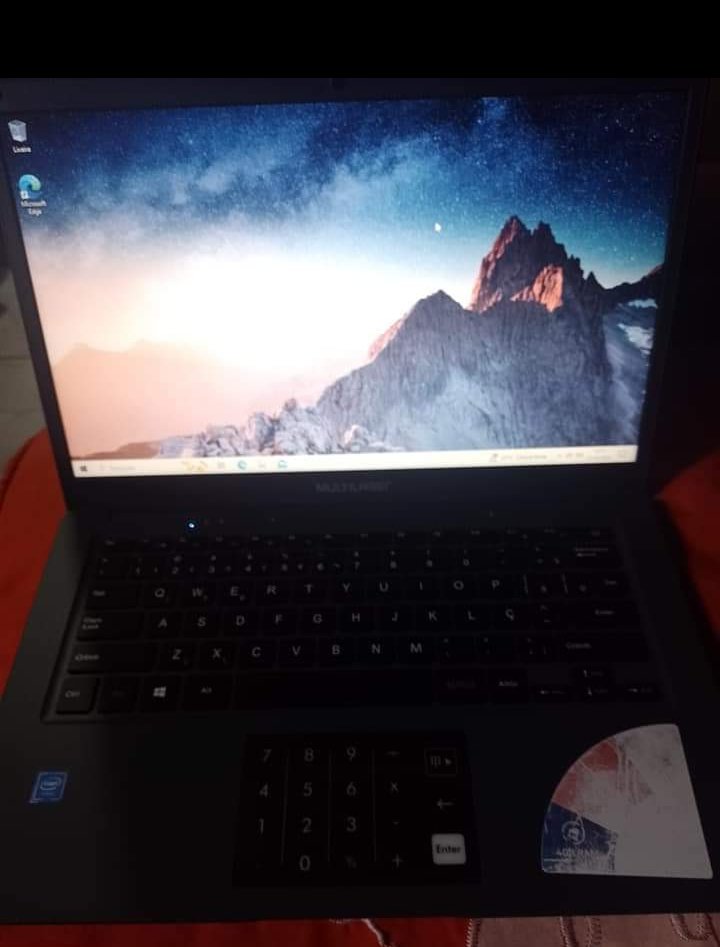 FeehMayer's tweet photo. Moro em Duque de Caxias RJ estou vendendo meu notebook em estado de novo com nota garantia por que preciso comprar 3 passagem de ônibus para voltar para o meu estado RS com 3 crianças cada passagem custa em torno de 400 reais preciso urgentemente quem poder me ajudar agradeço. https://t.co/lhJ8XkV78L
