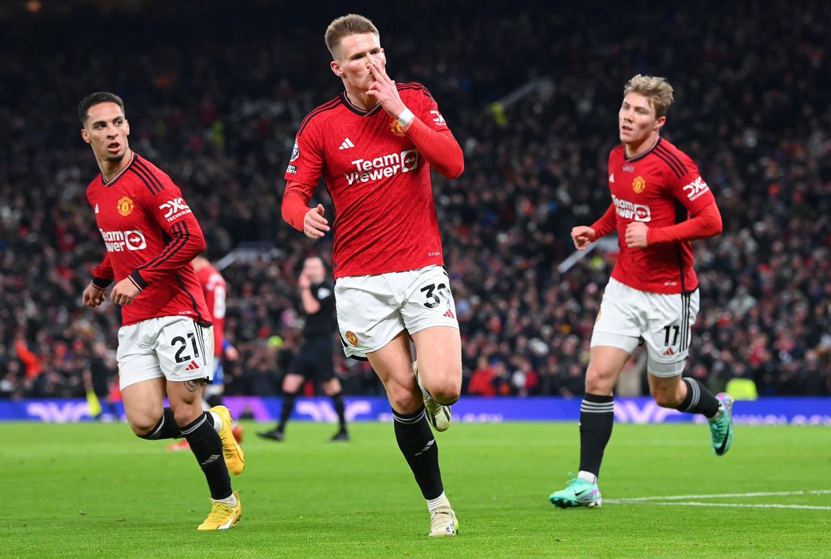 utdroy's tweet photo. The brightest point yesterday was MU's extremely good pressing ability. The players proactively pushed high and pressed hard in a reasonable formation, causing Chelsea to lose the ball many times right in front of the goal.

The darkest point yesterday was the finishing ability of MU players. Shot 28 shots, xG 4.46 but scored 2 goals 
#MUFC #ManchesterUnited