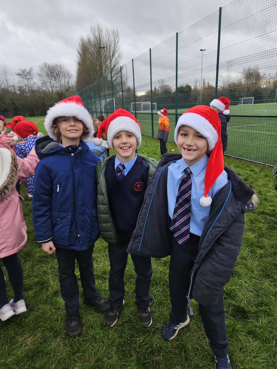 StVincentsPr's tweet photo. Ready, steady, go! Our children have loved taking part in a whole school Santa Dash today! They especially loved listening to Christmas songs while warming up! 🎶🧑🎄🎅👟 @TraffordSSP #SGSantaDash #SantaSmiles #getfestive #getactive #getmoving https://t.co/86eEdOiIY5