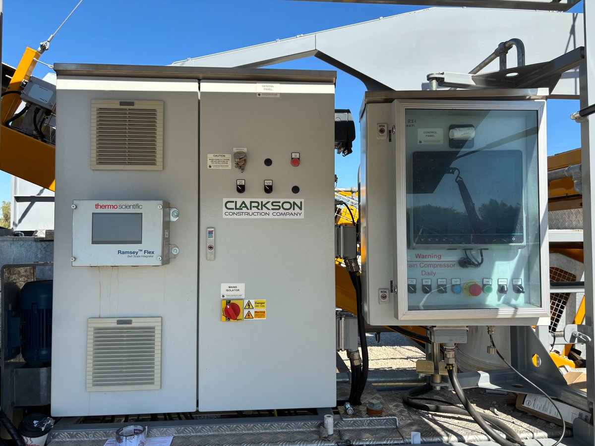 rapidint's tweet image. Impressive onsite images from Clarkson Construction Company, showcasing their new Rapidmix mobile continuous mixing plant!
Supplied by CMW Equipment - Missouri: cmw-equip.com
Learn more about Rapidmix here: lnkd.in/gw6-t_K
#rapidmixrevolution #mixingtechnology