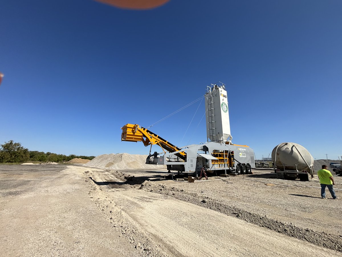 rapidint's tweet image. Impressive onsite images from Clarkson Construction Company, showcasing their new Rapidmix mobile continuous mixing plant!
Supplied by CMW Equipment - Missouri: cmw-equip.com
Learn more about Rapidmix here: lnkd.in/gw6-t_K
#rapidmixrevolution #mixingtechnology