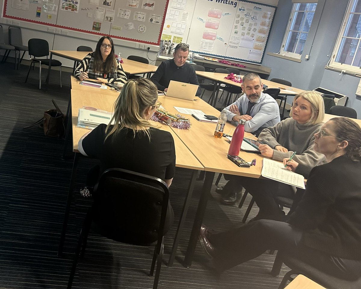 GIC_Glasgow's tweet photo. Continuing the day with great professional dialogue with @MicheleStewart0 &amp; @literacyfor_ALL Listening &amp; Talking strategies. Many thanks to all of today’s #DHTConnect colleagues for your participation &amp; collaboration. 💬 @callummacfarla7 @Doug_GCC #alllearnersallachieving https://t.co/dBB7iVTPuS