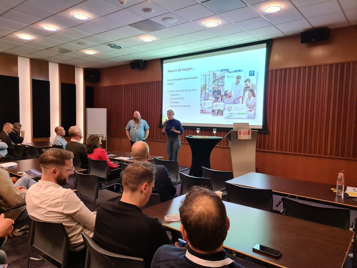 Leenmovies's tweet photo. Oliver Hankeln and Karen Eilers gave a deep dive on the #agile #mindset. 1. Learning spirit. 2. Collaboration and exchange. 3.customer co-creation. 4. Empowered self guidance. Nice insights! #scrum #sde2023 #avenuecode https://t.co/pVeT9LDBQA
