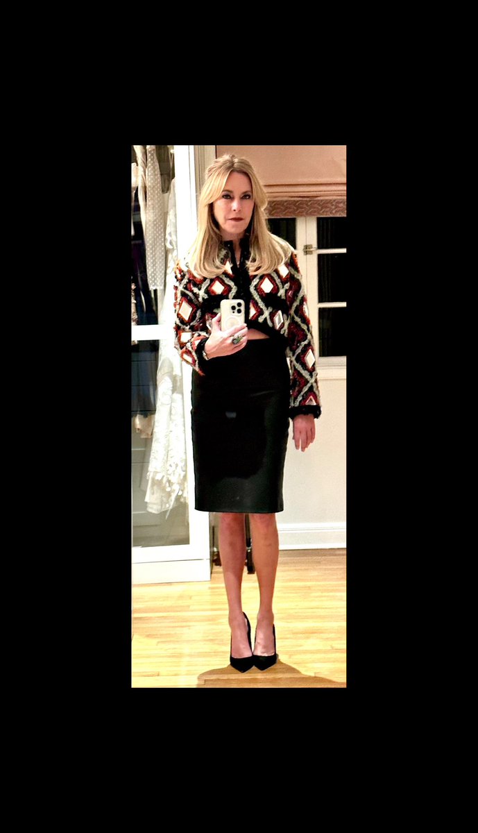 SuttonBStracke's tweet photo. Survived my second dinner party from hell #rhobh 💎 https://t.co/7YyyskjZL5