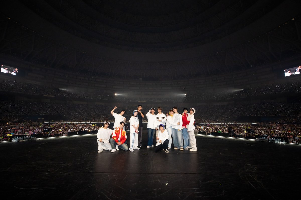 pledis_17jp's tweet photo. [17'S] SEVENTEEN TOUR 'FOLLOW' TO JAPAN

次の公演も宝物を増やしましょう🎁💞

#SEVENTEEN 
#SVT_TOUR_FOLLOW 
#FOLLOW https://t.co/G1cklXS4Sq