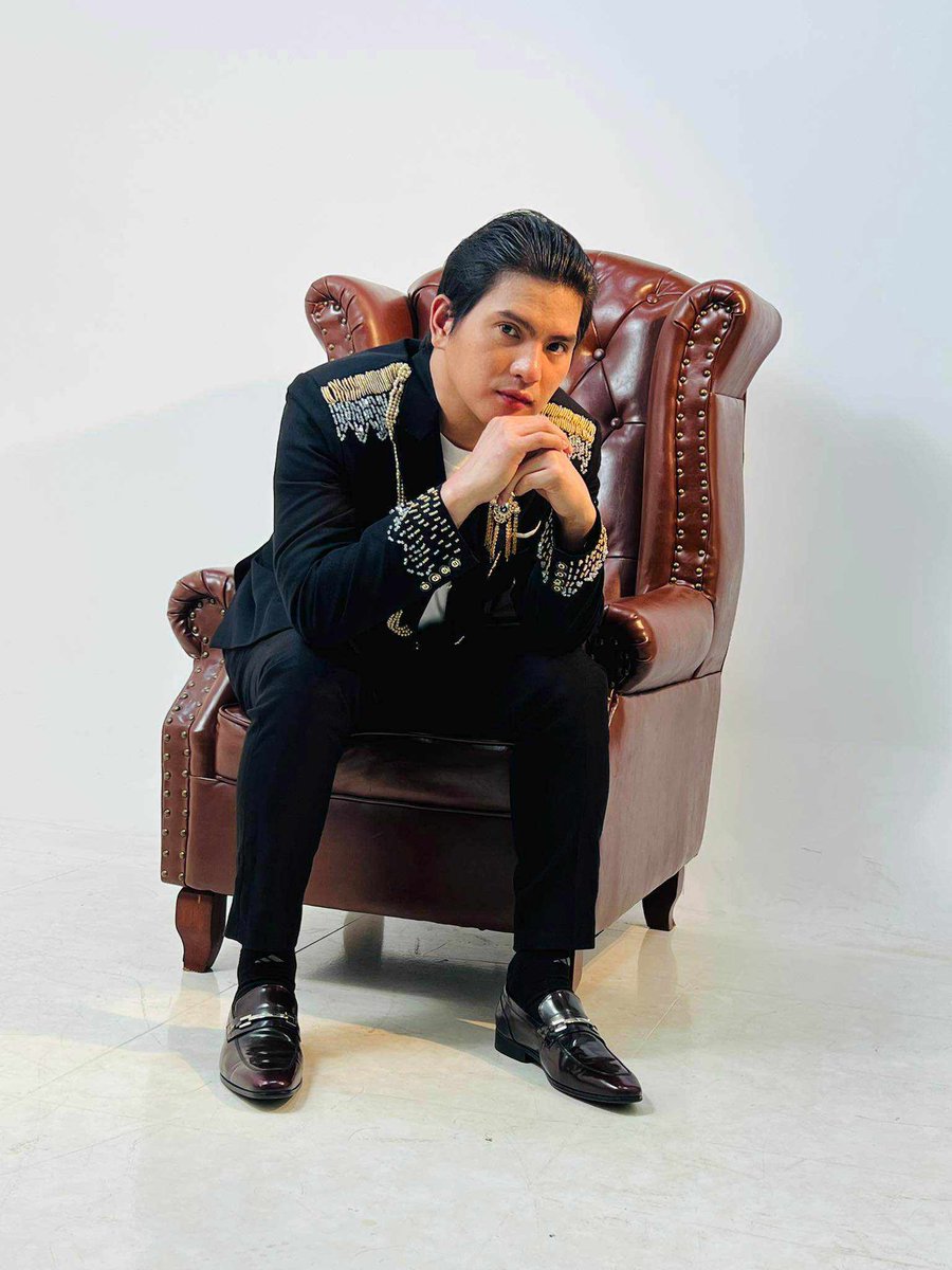 Keep your face to the sunshine and you cannot see a shadow.

YAKAP NG PAGMAMAHAL

#MygzBdayCharityConcert