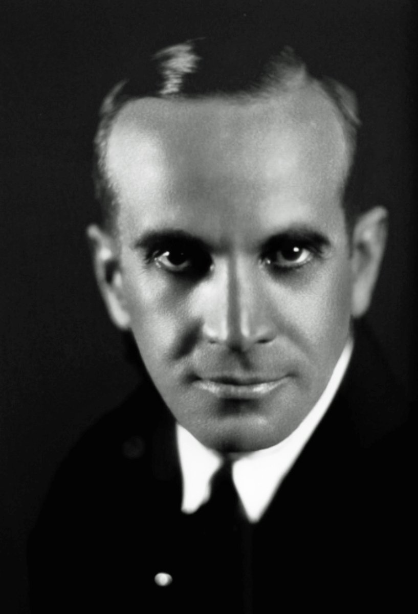 jolsoniajs's tweet photo. A portrait of Al Jolson
#jolson #aljolson https://t.co/r1GErDdIYO