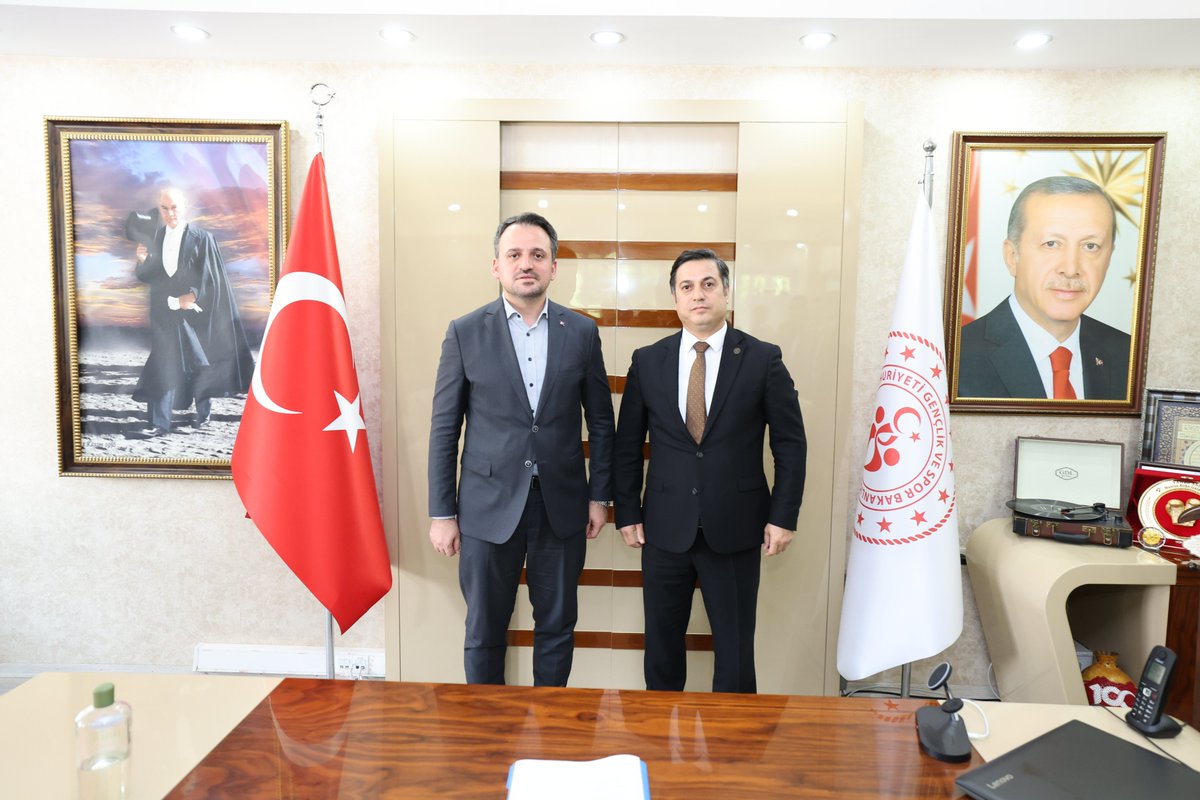 GSB_Manisa's tweet photo. Gençlik ve Spor Bakan Yardımcımız Sayın Dr. Enes Eminoğlu, İl Müdürümüzü ziyaret ederek Gençlik ve Spor Bakanlığımızca ilimizde yapılan yatırımlar ve gençlerimize yönelik sosyal, kültürel ve sportif projeler ile ilgili İl Müdürümüzden bilgi aldı. https://t.co/MNtL5mKV8G