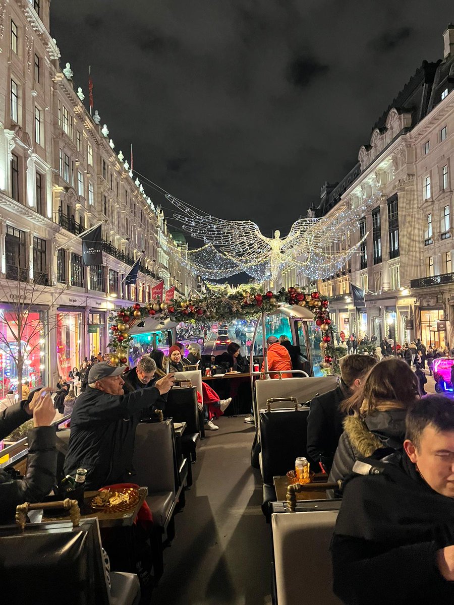 UKinbound's tweet photo. Last night's Tootbus Christmas Lights Fam Trip was a delight! Our buyer members enjoyed the twinkling lights whilst touring past some of the most iconic Christmas decorations in #London.🎄
#UKinbound #traveltrade #tootbus #london #christmas https://t.co/N4XJZRM4dr