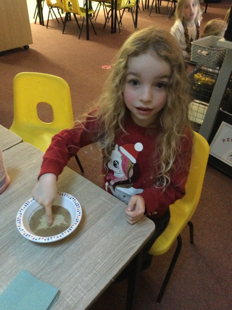 CrooksbarnPri's tweet photo. We found out how important it is to have good hygiene in 1AT today. Look how the pepper cleared when we put soap in the bowl! #patternseeking @AdAstraTrust https://t.co/LxZyyg3eCt