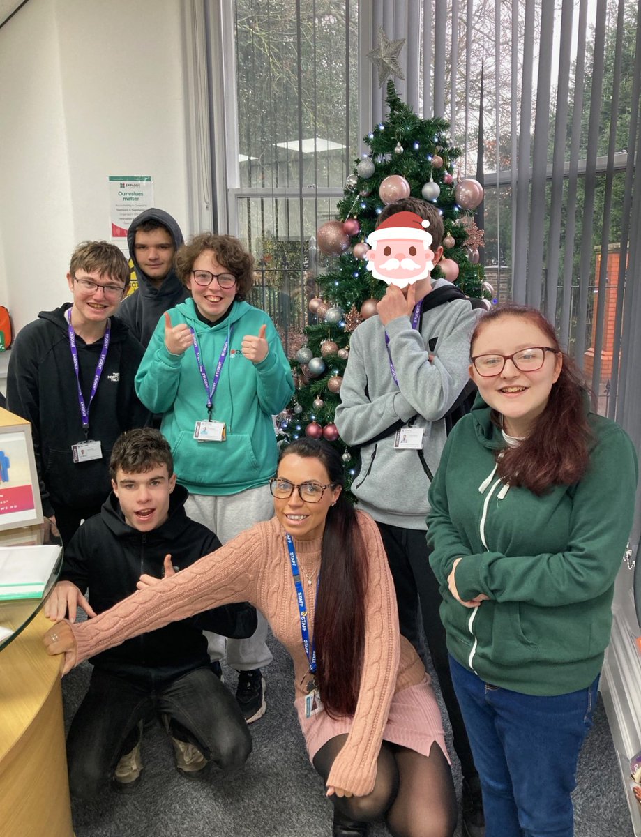 It's beginning to look a lot like Christmas 🎄🤶🎄🎅🎄🤶

Our Orrell students had a wonderful time decorating the college Christmas tree 🎄🤶🎄🎅🎄🤶

Well done, everyone, it looks great, and the centre now looks very festive 🎄🤶🎄🎅🎄🤶