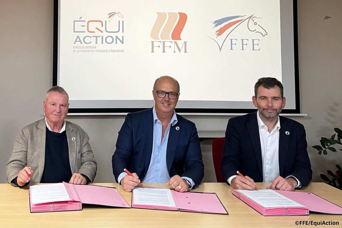 FFEquitation's tweet photo. Para-dressage : signature d’une convention de partenariat entre la @FFMaroquinerie1, la @FFEquitation et @equiaction  ! ✒️
L’objectif : soutenir les cavaliers en vue des Jeux de @Paris2024 et de promouvoir la discipline 🙌
Réactions ⤵️
https://t.co/tLX9ovwnKS https://t.co/W0PFFL7FPJ