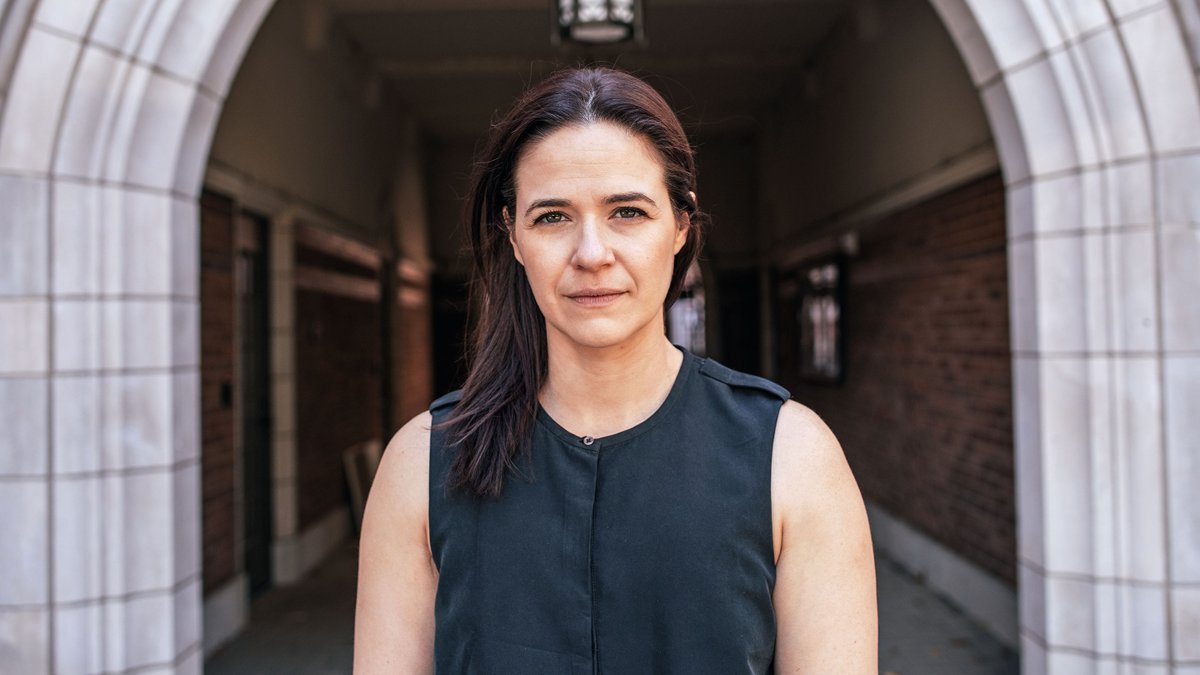 Quanta Magazine (@quantamagazine) on Twitter photo In Nashville, an epicenter of the opioid epidemic, the neuroscientist Erin Calipari is studying how addiction occurs in the brain. <a href="/yasemin_sap/">Yasemin Saplakoglu</a> spoke with Calipari about dopamine, how men and women experience addiction differently, and how basketball shapes her science. In Nashville, an epicenter of the opioid epidemic, the neuroscientist Erin Calipari is studying how addiction occurs in the brain. <a href="/yasemin_sap/">Yasemin Saplakoglu</a> spoke with Calipari about dopamine, how men and women experience addiction differently, and how basketball shapes her science.