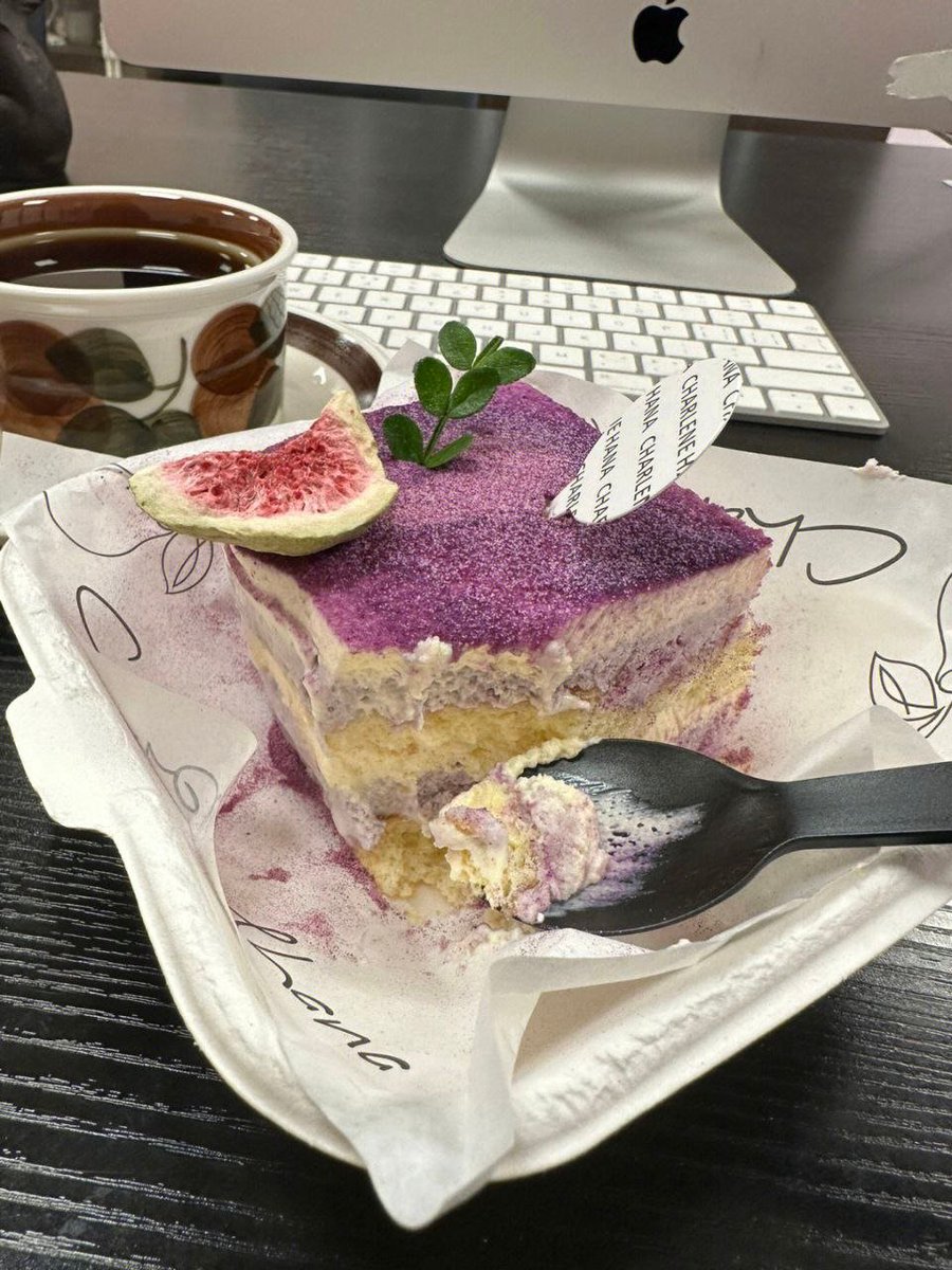 AleMalosti's tweet photo. In the sunny afternoon, sit down, in a quiet corner of the city, a cake, a cup of coffee, with you, forget the noise of the whole world. https://t.co/81WJEXyxcp