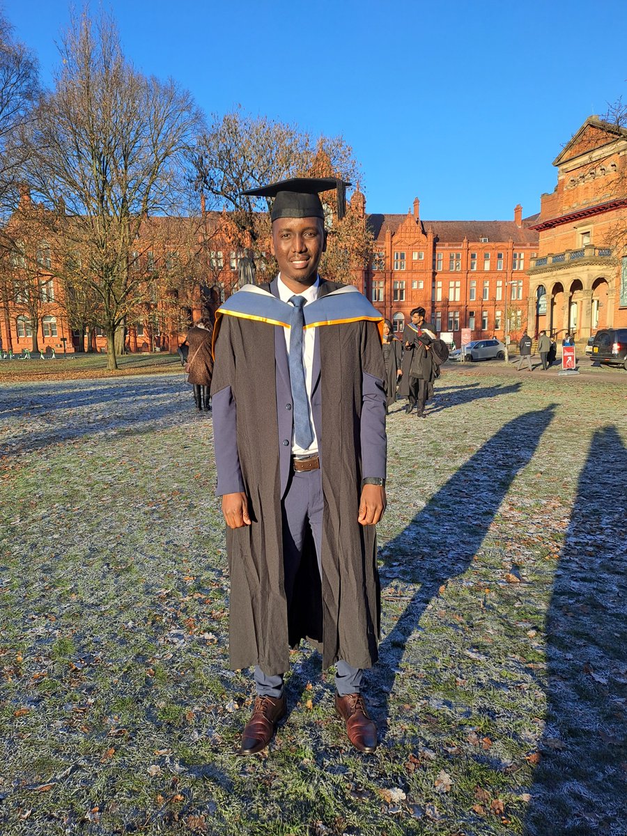 Sibo_Zondi's tweet image. First frame: How it started (2017).

Second frame: How it's going.😇

#Mastered