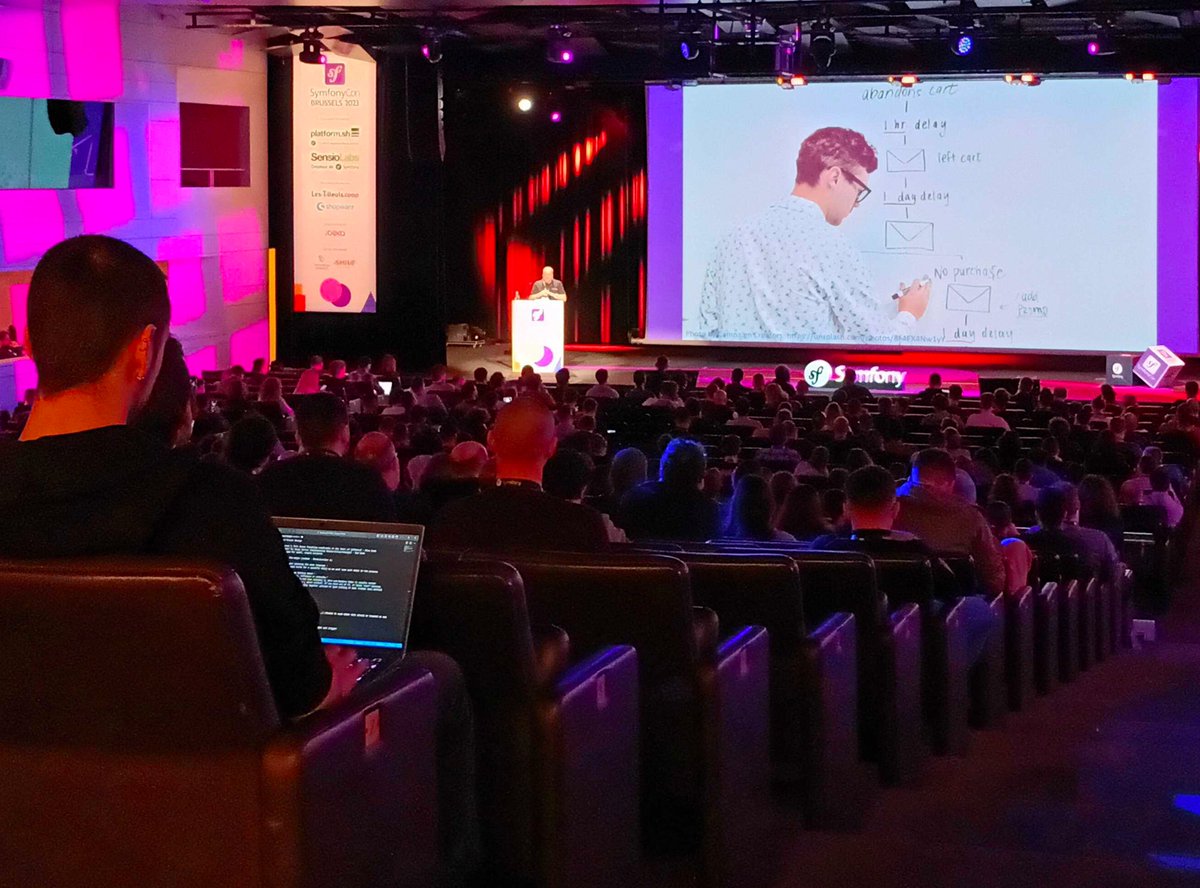 Unser spannendes Konferenzjahr 2023 schließen <a href="/t_niebergall/">Tobias Niebergall</a> und Thomas bei der #SymfonyCon2023 in Brüssel ab! 🚀Ein fantastisches Line-up mit Workshops und Vorträgen von "Upsun: From zero to scaling hero" bis "PHPUnit 10 for #Symfony Developers". So viele Impulse und tolle Leute!