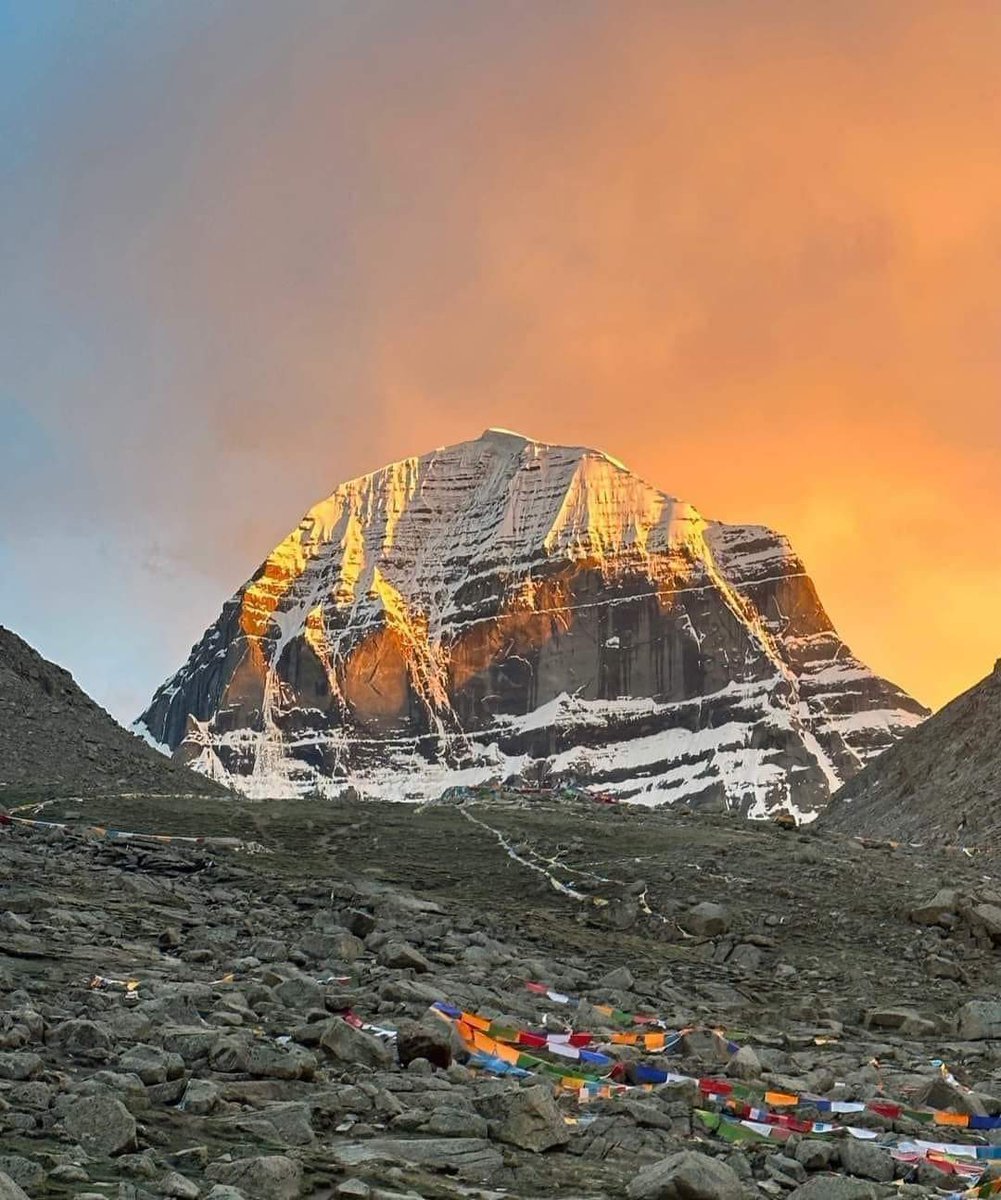 Om Namah Shivay 🙏
Mount Kailash Mansarovar 🕉 🔱 

#Kailash  #Kailashmansarovar #SanatanDharma
