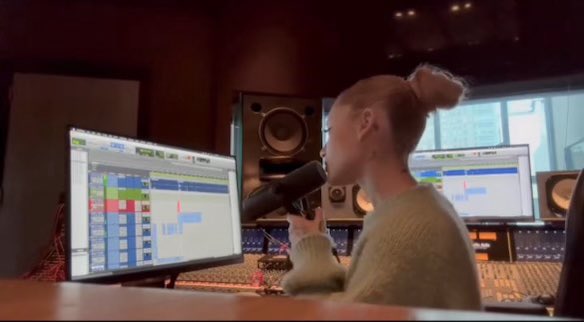 PopBase's tweet image. 🚨Ariana Grande teases new music in new photos from her recording studio.