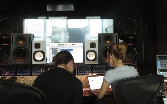 PopBase's tweet image. 🚨Ariana Grande teases new music in new photos from her recording studio.