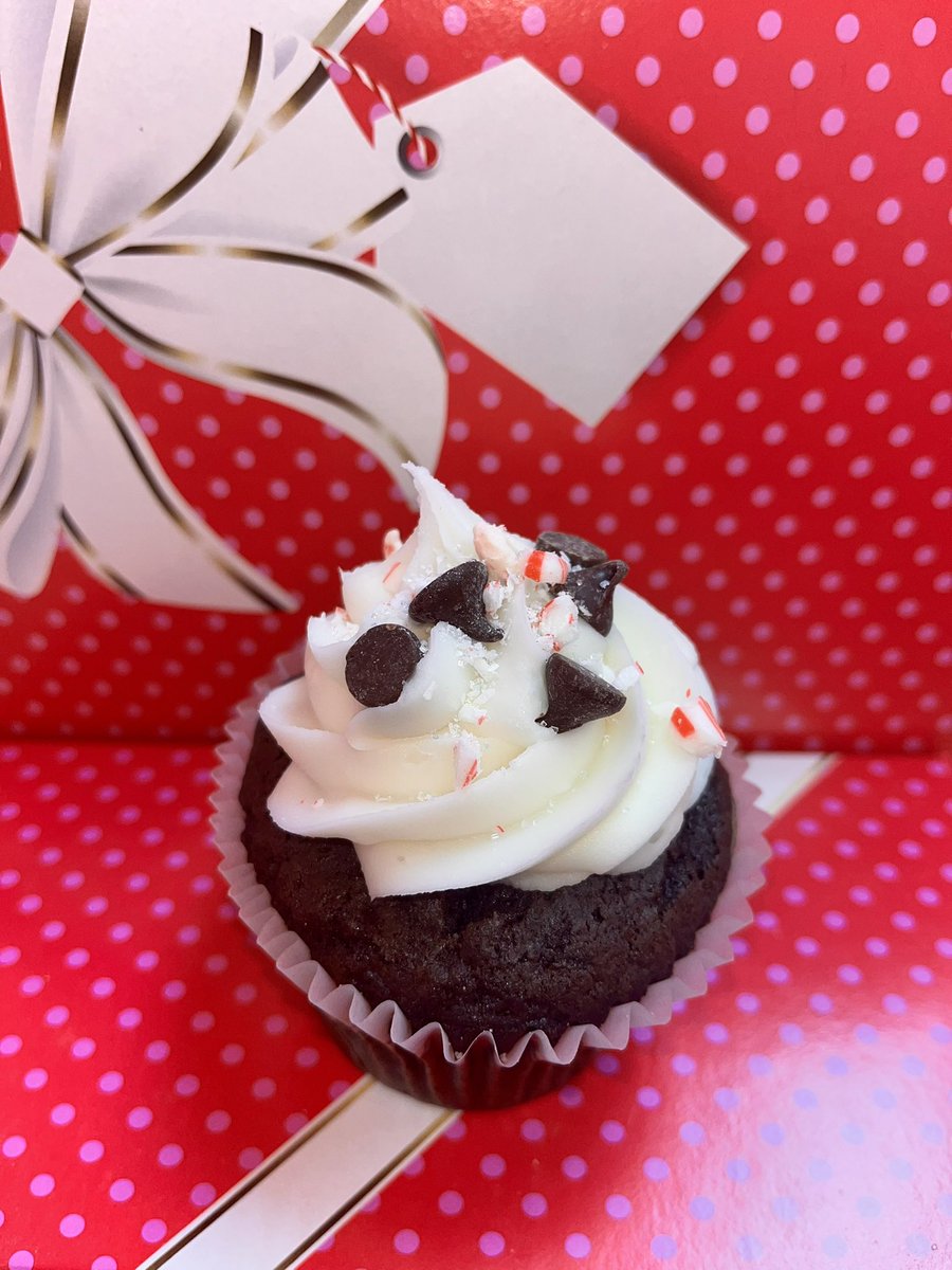 SmallCakesNDH's tweet image. Happy Thursday! Today’s yummy specials are #PeppermintCrunch #LemonCreamPie &amp;amp; #DecadentVanilla #Cupcakes +17 delicious daily Signature Cupcake flavors! Order pickup at 404.621.9634 or via SmallcakesDruidHills.com/online-store! Or get delivery thru UberEats GrubHub or DoorDash!