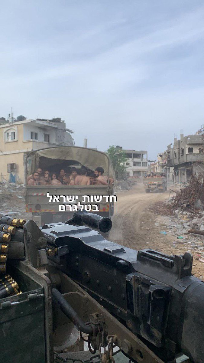 k7ybnd99's tweet photo. حسابات إسرائيلية على تلغرام تنشر صوراً لاعتقال مدنيين في شمال غزة ثم اقتيادهم عراة معصوبي الأعين إلى مناطق نائية، إحدى الصور تظهرهم أمام حفرة كبيرة فيما يبدو أنه تحضير لإعدام جماعي
#Gaza_Geniocide https://t.co/LVZ1OKCd70