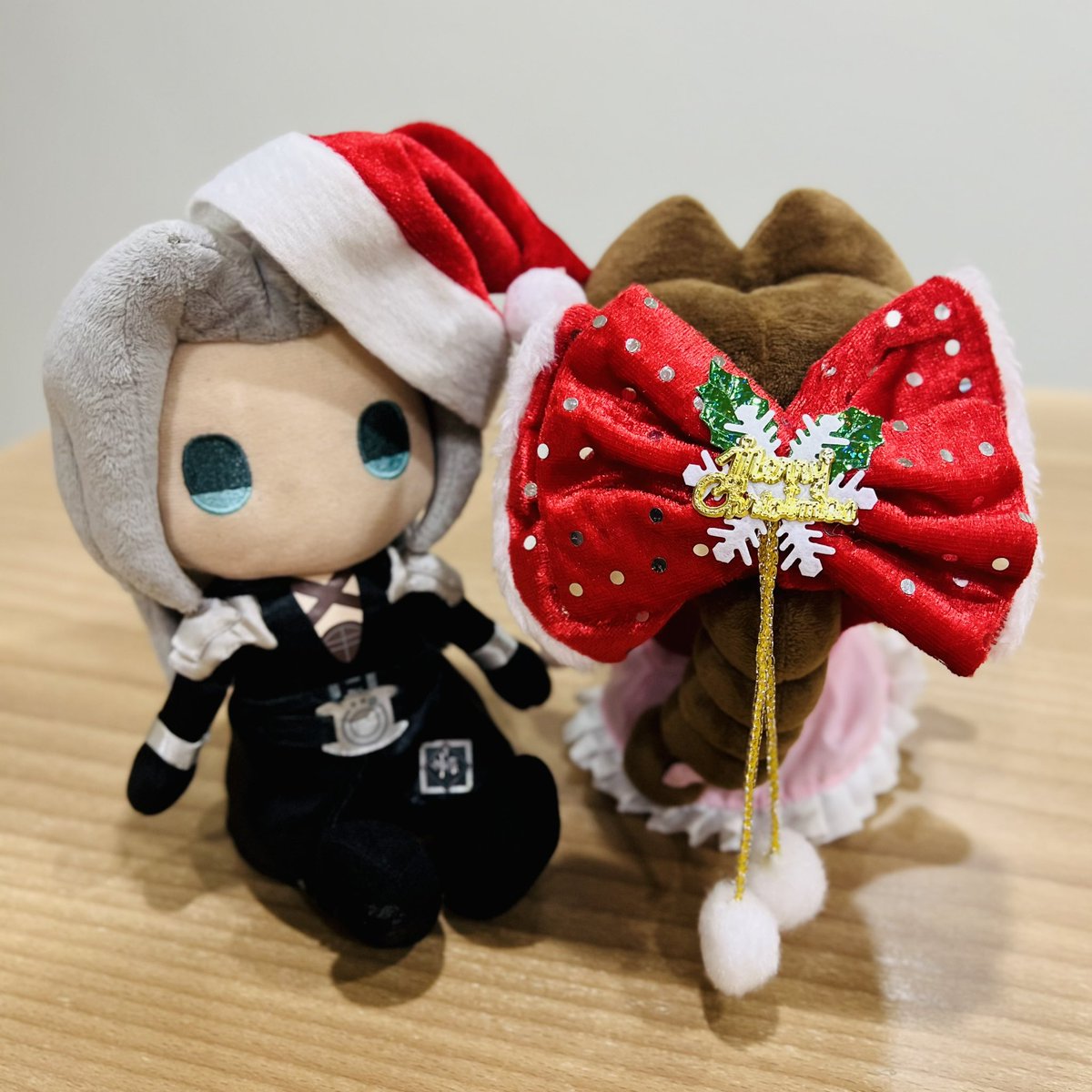ChibiAeriSeph's tweet photo. Statherós got his lady love a merry new hair bow for the holiday season! #AeriSeph is all set to have a jolly good time ✨🎄✨🎄🎁✨ https://t.co/DwuzH30QJX