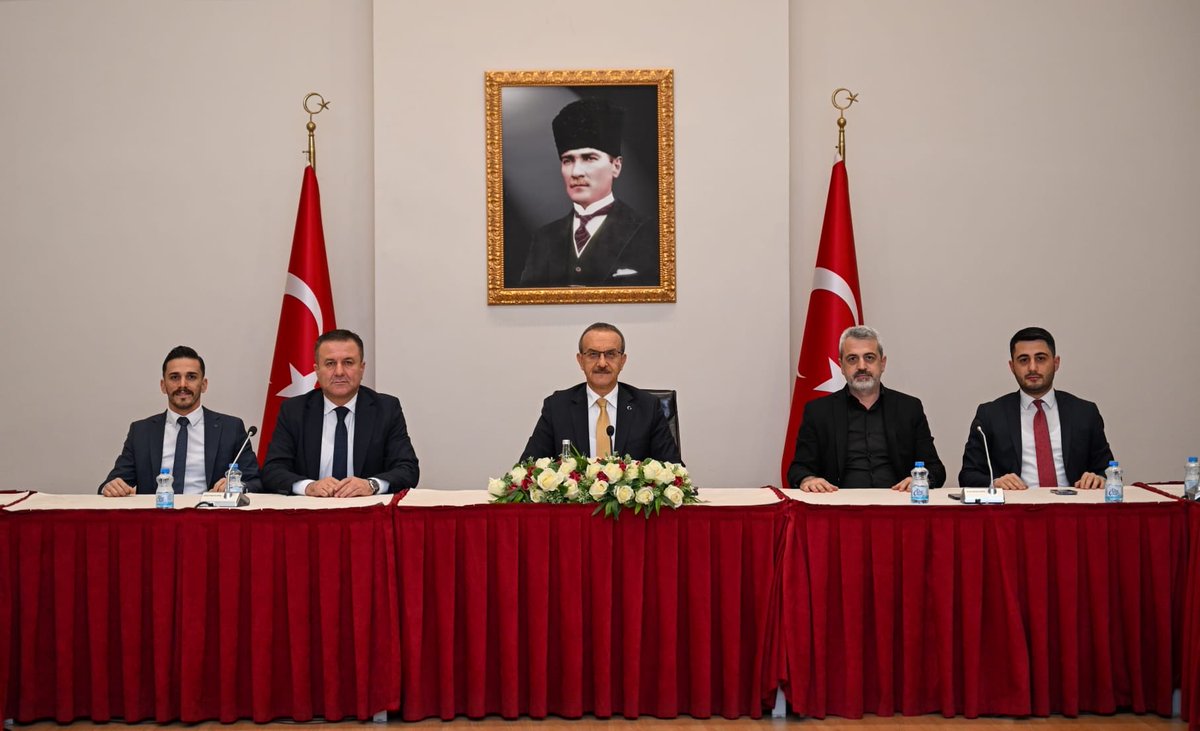 SeddarYavuz's tweet photo. Kocaeli Kent Konseyi Başkanı Ali Korkmaz ve Kent Konseyi Gençlik Meclisi Başkanı Fatih Çelik ile  yeni yönetimi ile bir araya geldik. Başkan Çelik ve yeni yönetimine hayırlı olsun dileklerimizi ilettik. https://t.co/Ju41tQmW4g