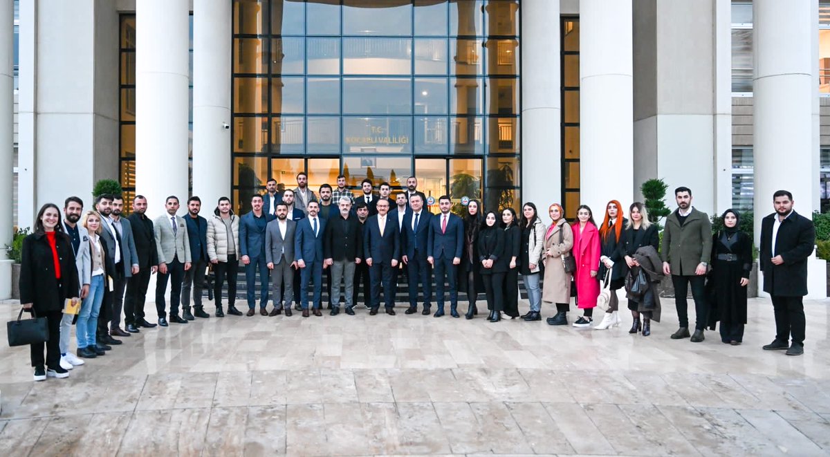 SeddarYavuz's tweet photo. Kocaeli Kent Konseyi Başkanı Ali Korkmaz ve Kent Konseyi Gençlik Meclisi Başkanı Fatih Çelik ile  yeni yönetimi ile bir araya geldik. Başkan Çelik ve yeni yönetimine hayırlı olsun dileklerimizi ilettik. https://t.co/Ju41tQmW4g