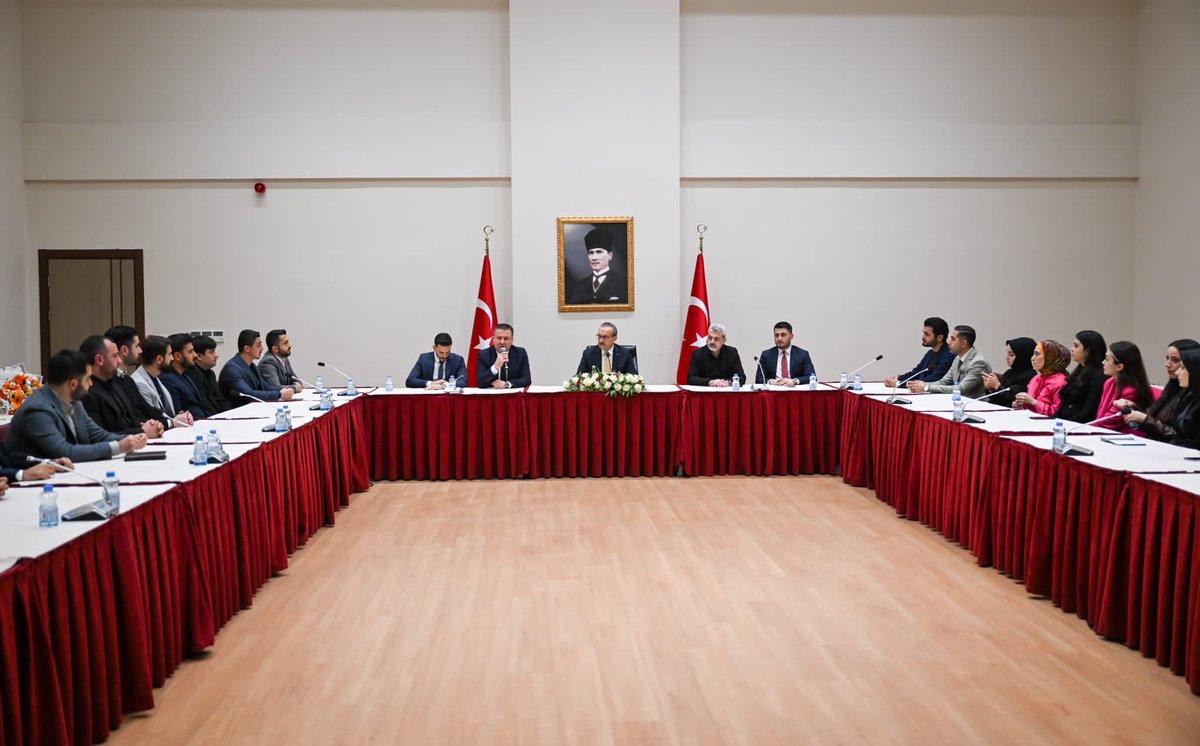 SeddarYavuz's tweet photo. Kocaeli Kent Konseyi Başkanı Ali Korkmaz ve Kent Konseyi Gençlik Meclisi Başkanı Fatih Çelik ile  yeni yönetimi ile bir araya geldik. Başkan Çelik ve yeni yönetimine hayırlı olsun dileklerimizi ilettik. https://t.co/Ju41tQmW4g