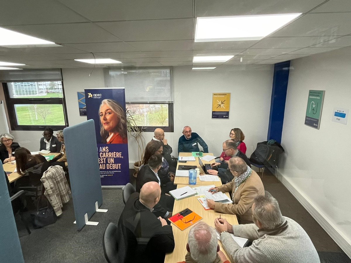 7 décembre : alors que les candidats de la MEL étaient au stade vers l'emploi
👉 en Picardie, l'équipe <a href="/Apec_HDF/">Apec_HDF</a> leur proposait de rencontrer des cabinets de recrutement à Amiens et Compiègne