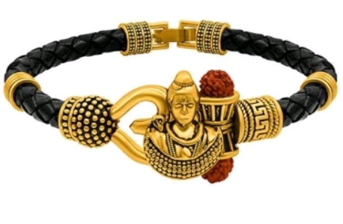 Who all likes this hand bracelet, please like and comment.