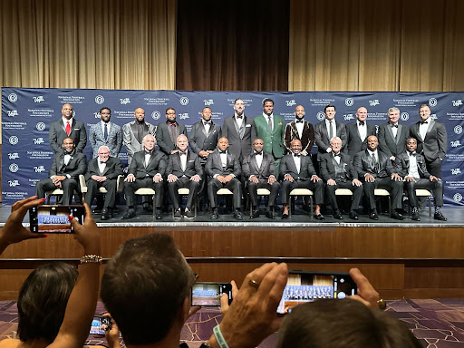 Honored and humbled to be alongside so many incredible coaches and athletes in the @CFBHOF! A huge thanks to @NFFNetwork for the amazing event, my wife @cheftommiv and my family for their love and support–and a huge #OnWisconsin to my fellow Badgers!