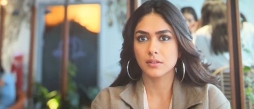 HariK0o7's tweet photo. @mrunal0801 After long time went theater 🎭 inspite of #ChennaiFloods watched #HiNanna enjoyed the flim ur acting and smiling ☺ making me to watch the flim 2nd time.. Will go probably next week.. Thanks dude 🤩 https://t.co/CCZBAeEtTt