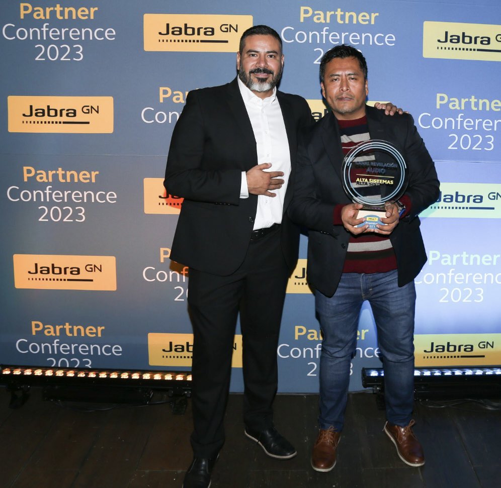 altasistemasmex's tweet photo. Alta Sistemas ha sido reconocido como Canal Revelación Nacional 2023 de Audio por Jabra! Gracias equipo! Reflejo de nuestra constante búsqueda de excelencia y nuestra pasión por entregar soluciones de la más alta calidad. Enorme agradecimiento a #Jabra #JabraMéxico @We_are_Jabra https://t.co/KK3shTjSv2
