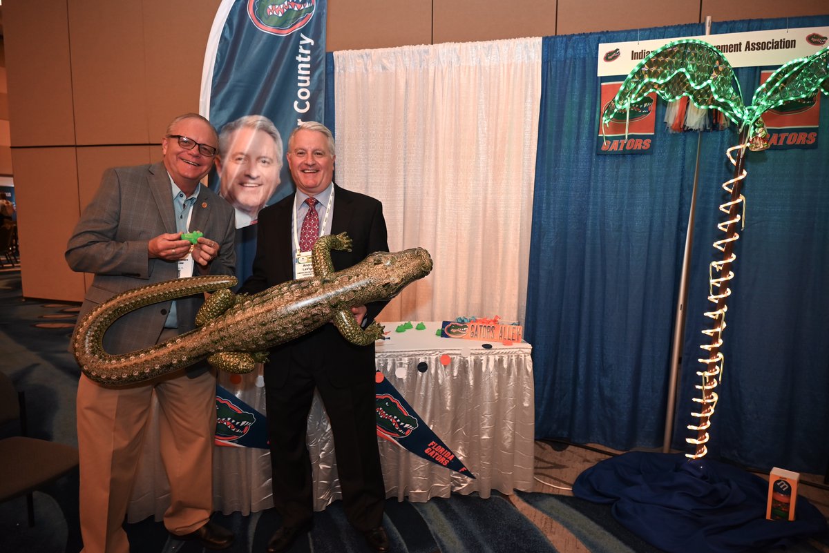 Most of you know I'm a Gator. As in @UFJSchool. Well so is Andy Lavigne, @Better_Seed. We're at the #FCSC23 and my favorite trade show booth is from the Indiana Crop Improvement Association. It's all about Andy and the Gators! I did sneak into the picture too. #FCSC23 #JustGrowIt