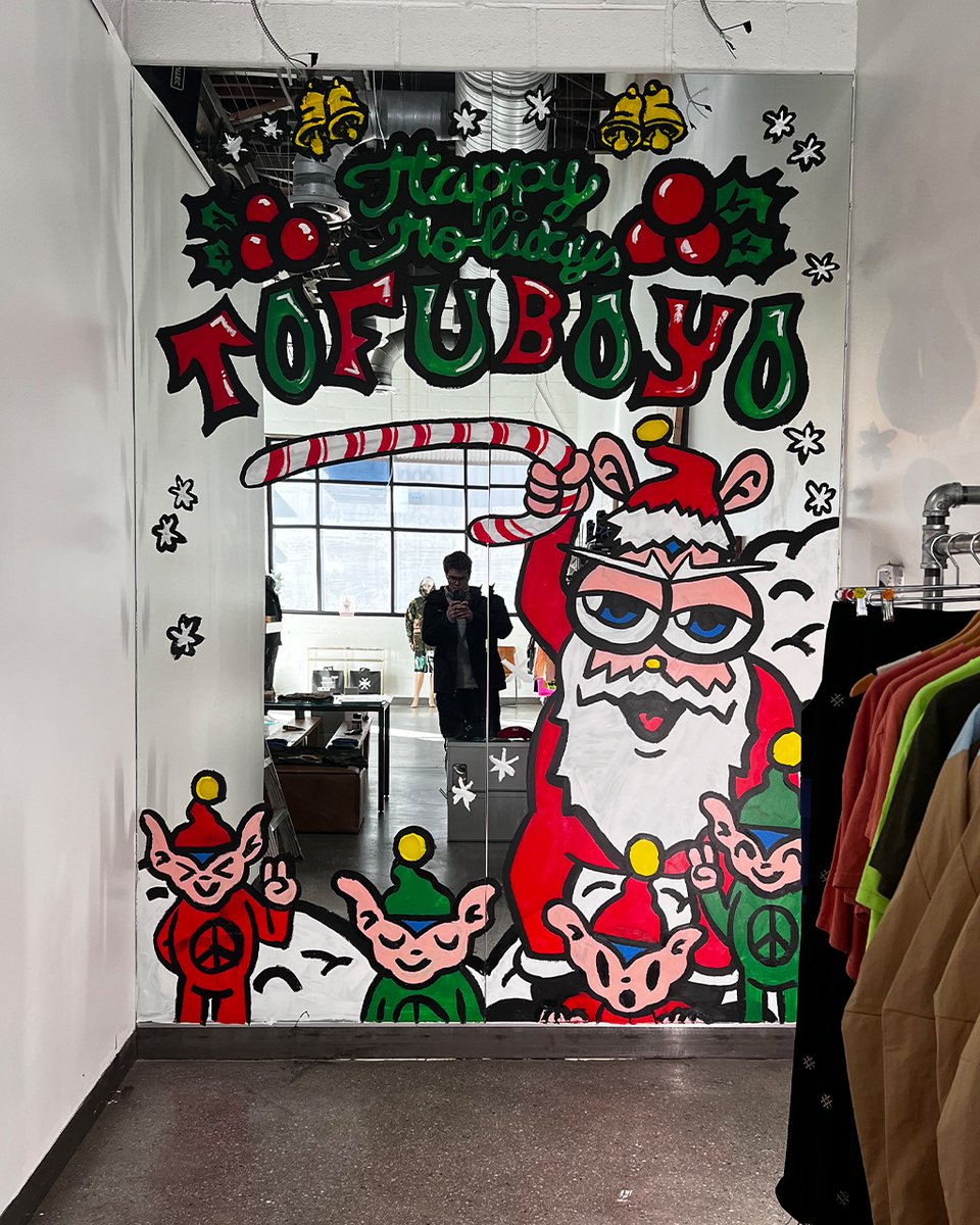 LucidFC's tweet photo. Holiday 2023 mirror by @tofuboyo on show at @lucidfclub.
📍 1085 Howell Moll Rd now showing.
https://t.co/1Yrl4pnOLf
#streetwear #lucidfc #tofuboyo #lucidboyo https://t.co/UQVr2oiKbo