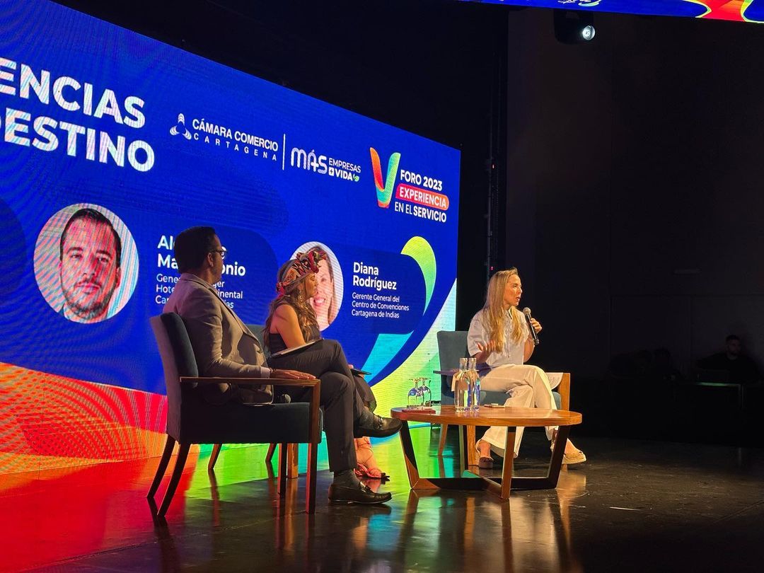 cccartagenaco's tweet photo. Compartimos con los asistentes cómo los eventos, además de ser una plataforma de conocimientos y negocios, también son escenario para transmitir y generar experiencias gastronómicas inspiradas en la cultura y sabores locales.

#GrupoHeroica #Gastronomia #ExperienciaEnElServicio https://t.co/QCNdxGD9Ex