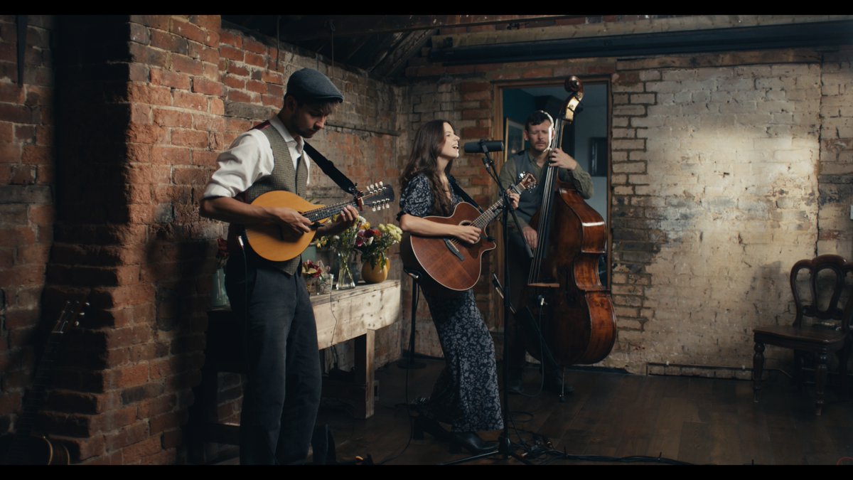 Thrilled to share this new live band session! We recorded 3 songs including a brand new one called The Wheel 👀 Taking a moment to appreciate Jay Carter & Sol Grimshaw's musicianship, James Westlake's stunning camerawork and @Shringmusic's mixing - enjoy! youtu.be/TynvqNSrcUk?si…