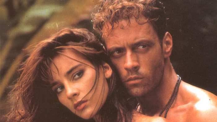 Jatuh cinta seperti di film-film.