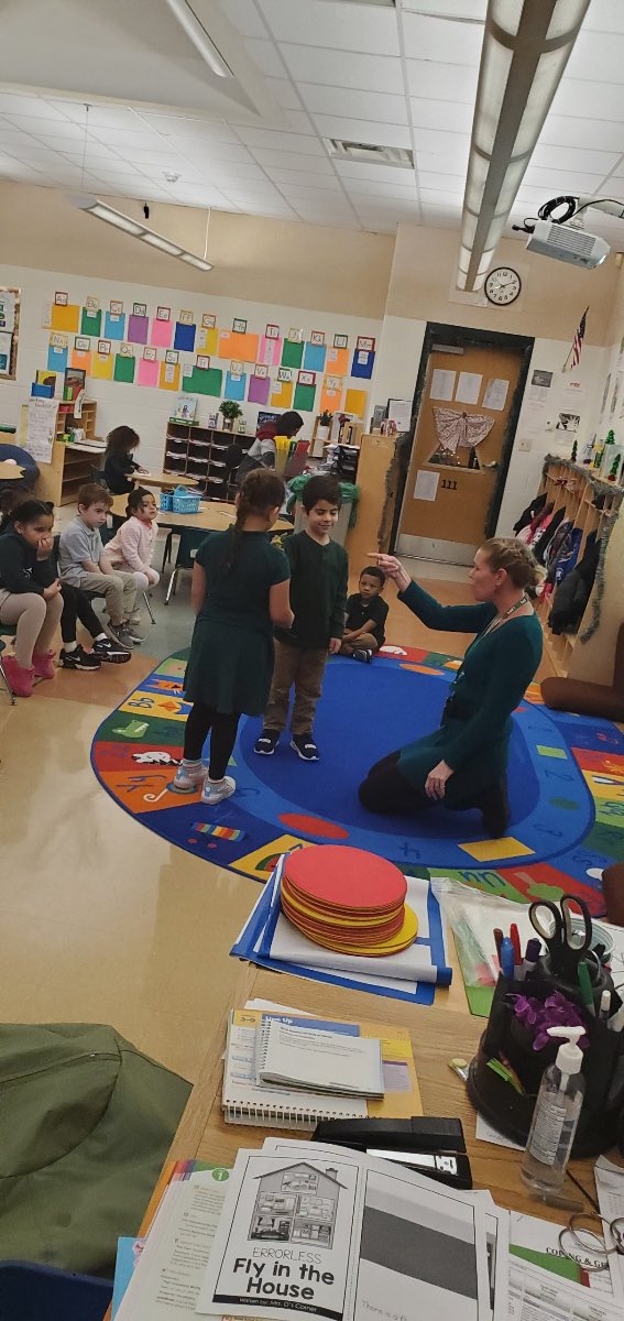 mcarr_lb's tweet photo. Love these #SEL moments happening in our K classrooms. Room 111 reviewing &amp; demonstrating #kindness  with December’s lessons from @Peekapak @jmfeclc @MrsCarrollLBPS @LBpublicschools https://t.co/gfT7EcBPIw
