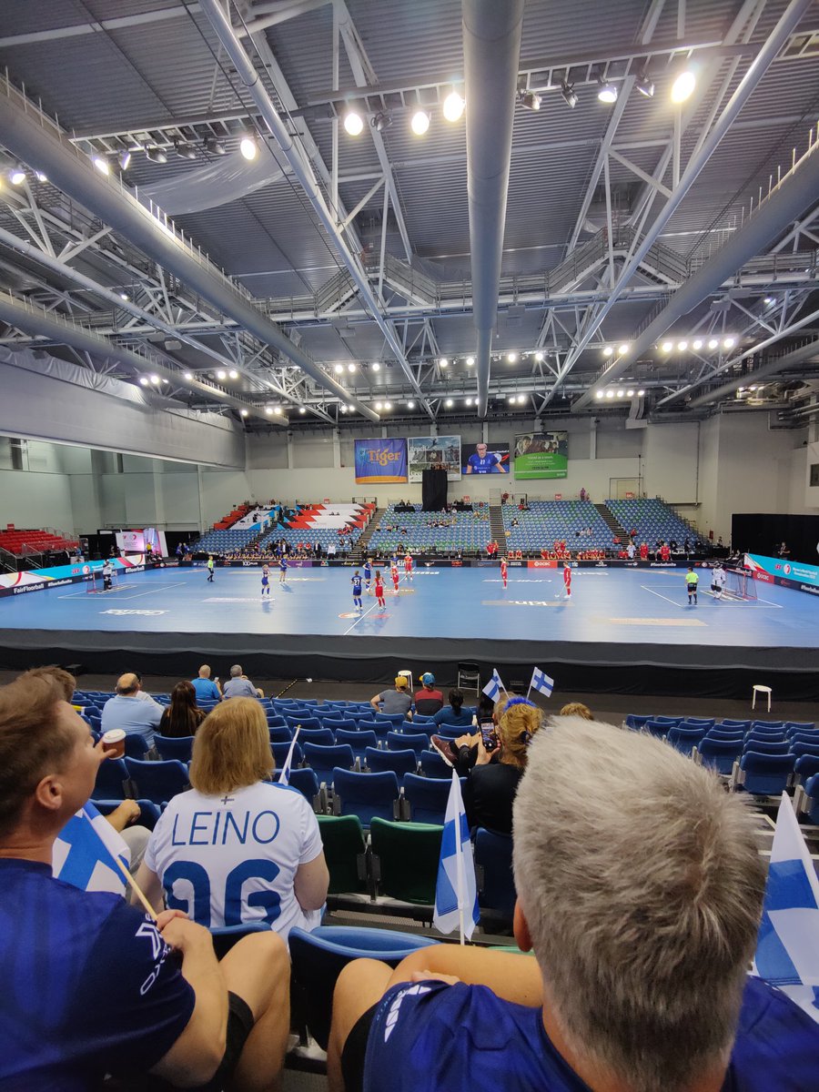 salonenj's tweet photo. Tilaa olis katsomossa, mutta posin kautta. Ei tarvi jonottaa sisään halliin, vessaan, kioskille, eikä minnekään muuallekkaan. #salibandy #wfc2023 https://t.co/0UDk0wOttz
