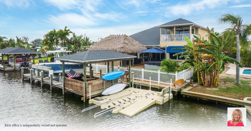 dsaunders511's tweet photo. 🔥HOT PROPERTY in COCOA BEACH!
DO NOT CLICK ON THE DETAILS if you DO NOT like living in Paradise; enjoy walking to the beach, restaurants, nightlife; boating, waterfront living; coastal living; spacious rooms; fantastic neighborhood. Please share with people who do! https://t.co/wIyhUbFbtJ