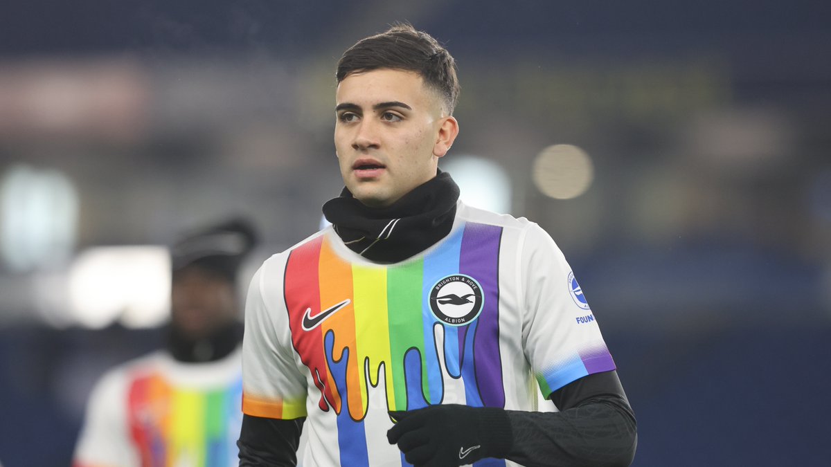 Warming up in last night's @BHAFCFoundation #RainbowLaces shirt. 🌈