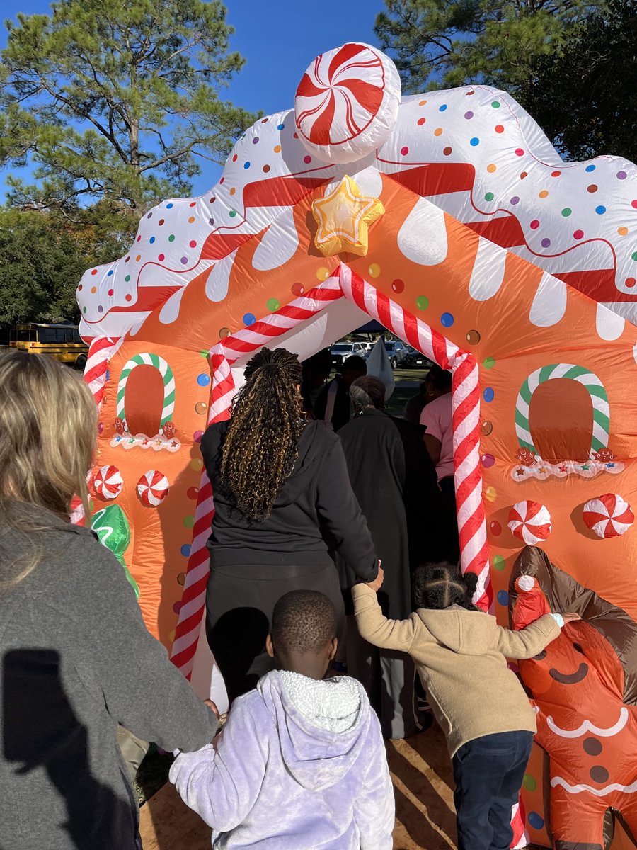 TiffanyKMathis's tweet photo. Bringing Literature to Life at Winter Wonderland in Lamar CISD! https://t.co/eP2UtGQjqz